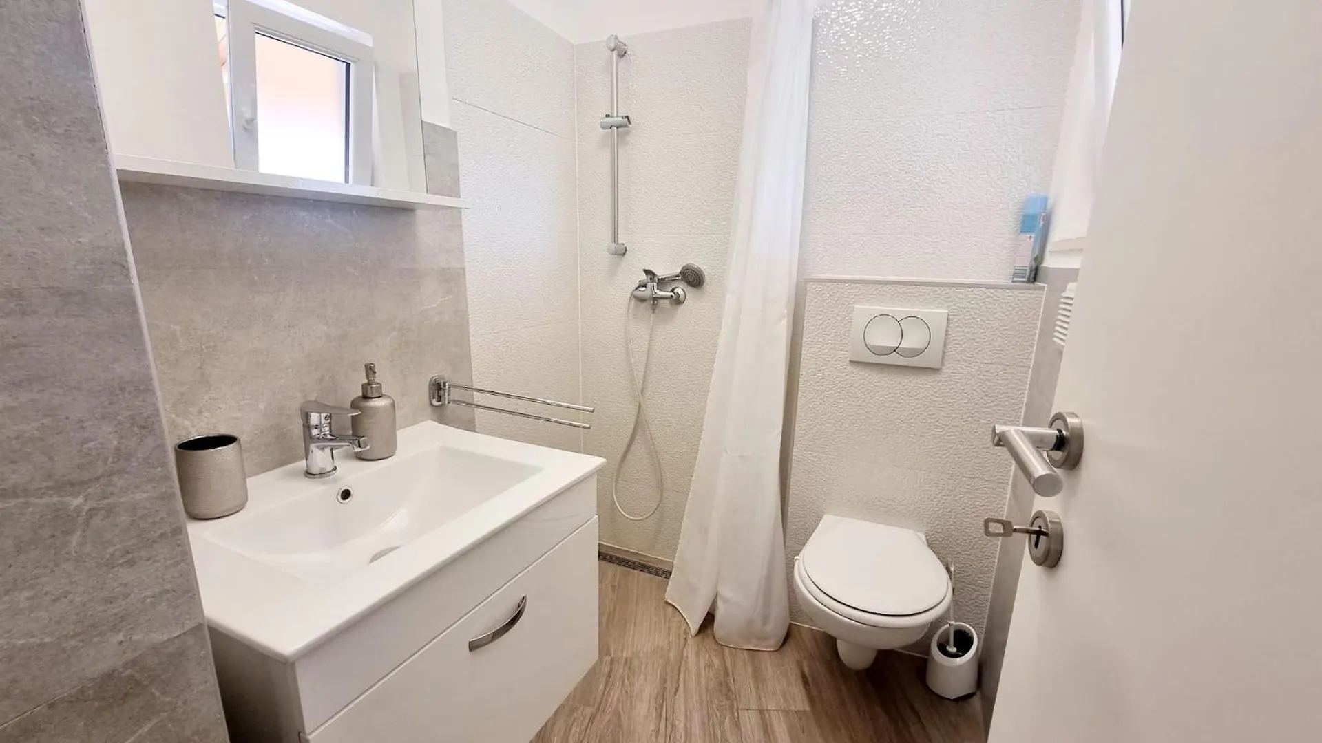 Apartments Mevi Trogir 0*,  Kroatien